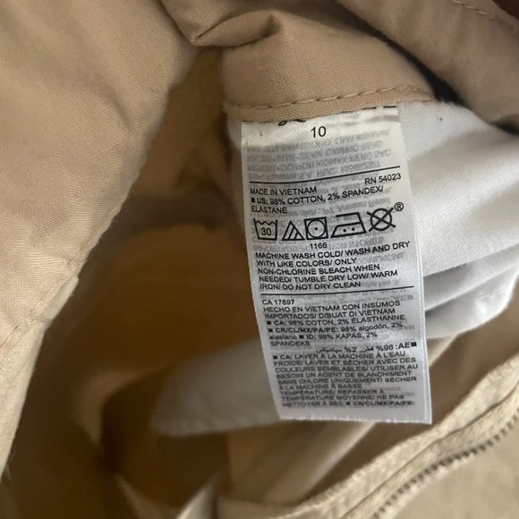 Old Navy Everyday Short - Picture 3 of 3